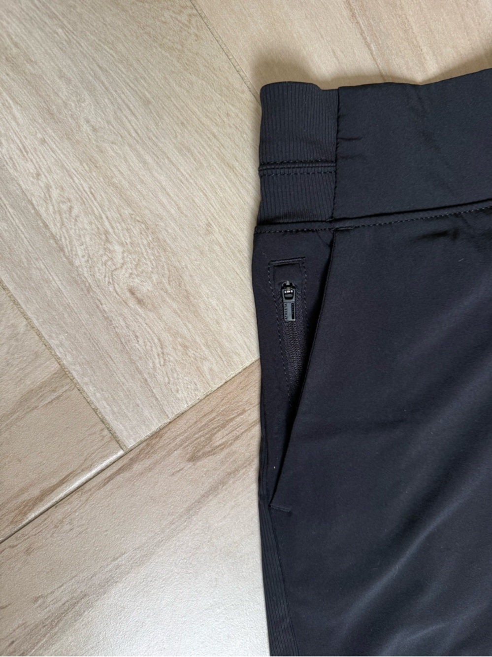 Athleta Brooklyn Shorts - Black sz 2 - Picture 6 of 7